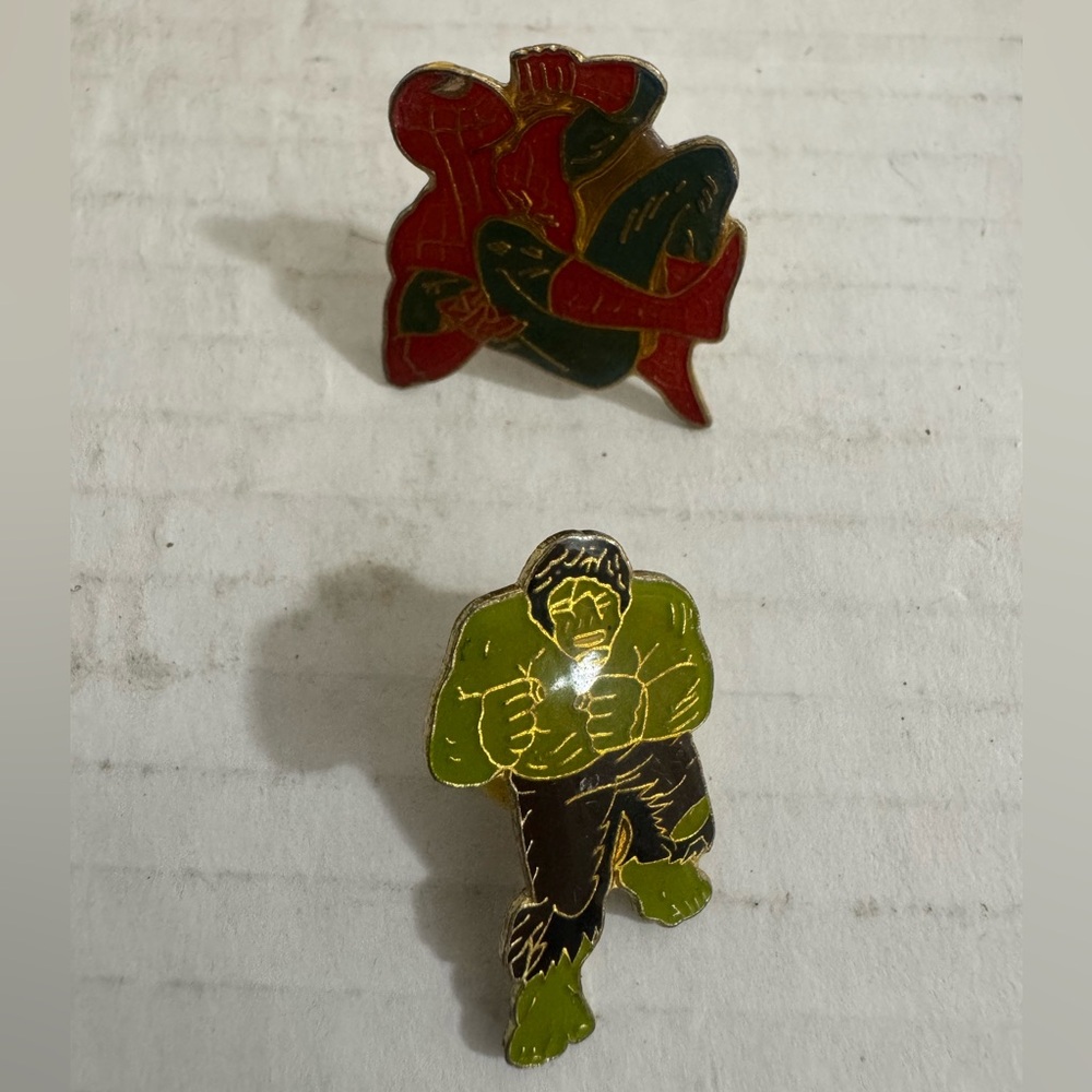 Vintage Incredible Hulk & Spider Man Marvel Comic Pinback Less Than 1” 1970s